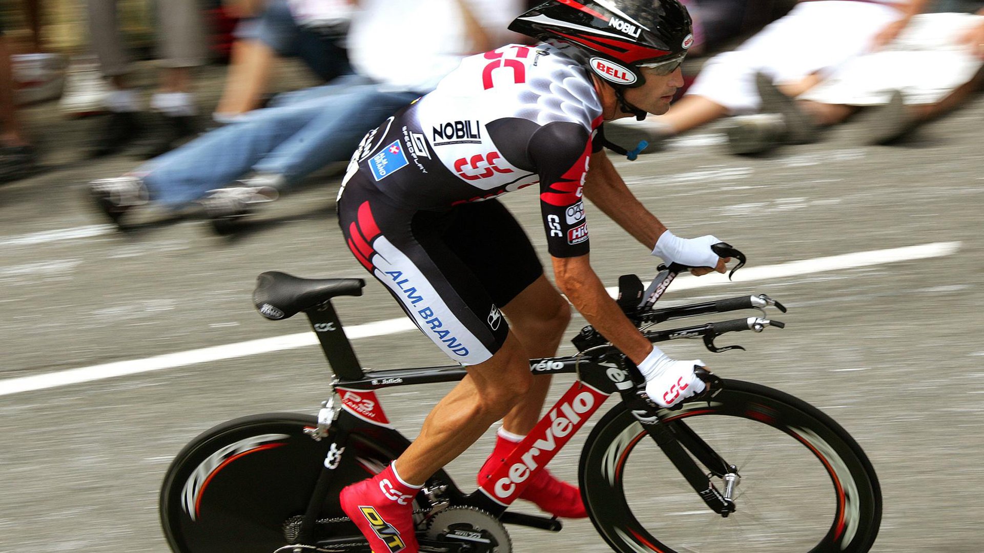 凭借技术优势，雄心抱负，勇夺胜利，技术雄厚