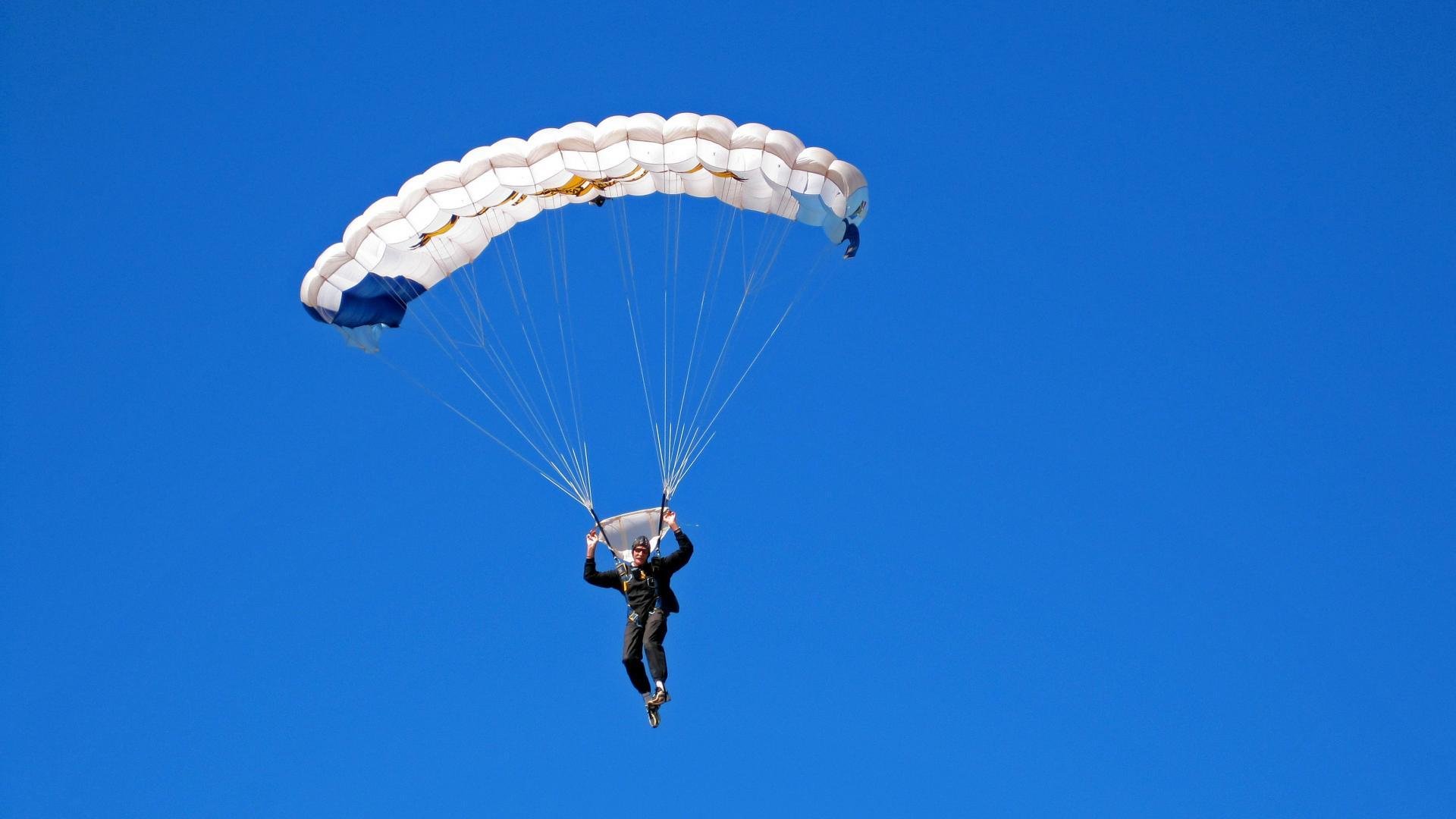武士对决：球场上的对决犹如武林高手较量，武士对战游戏